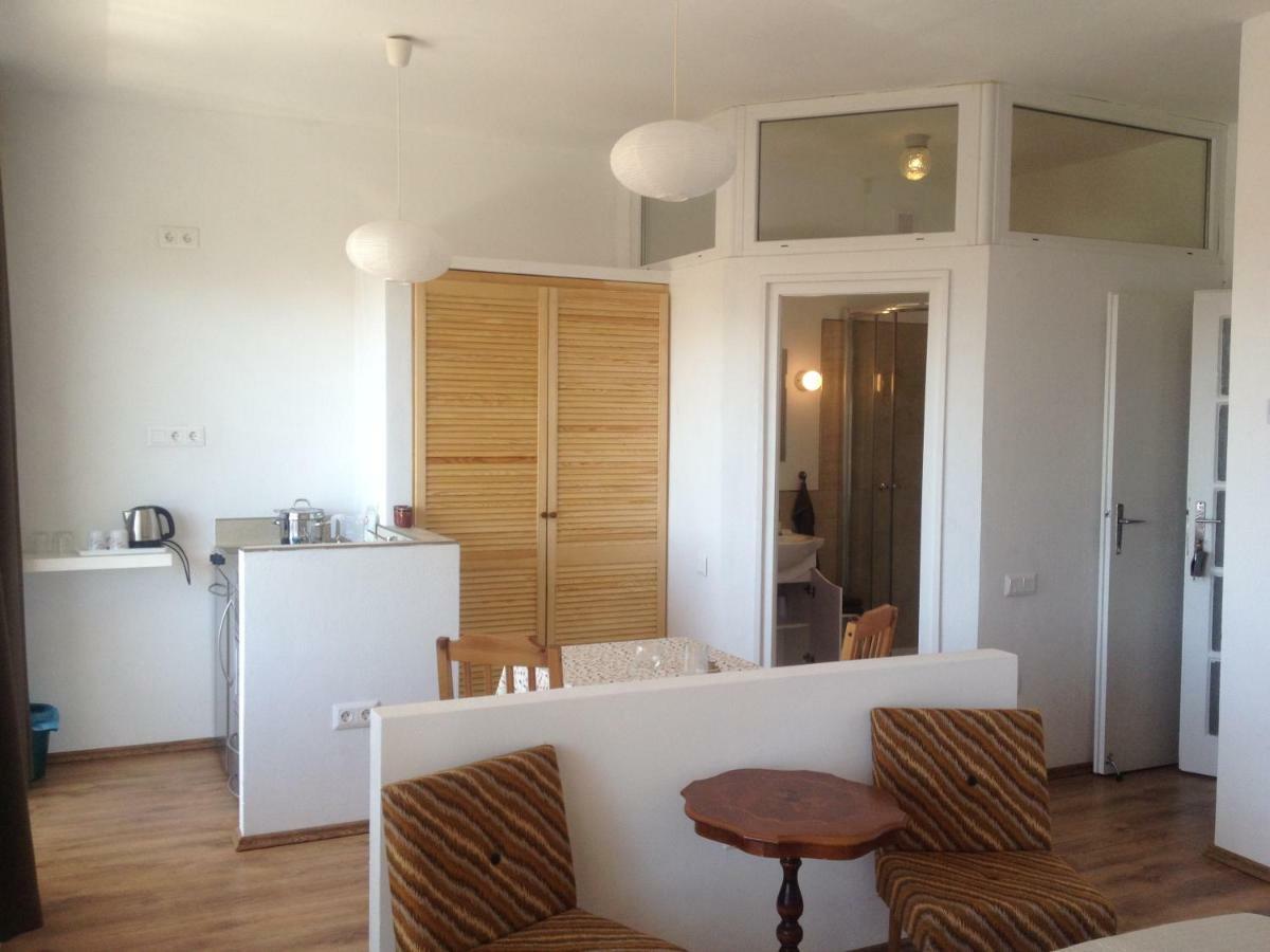 Studio Apartmanok *